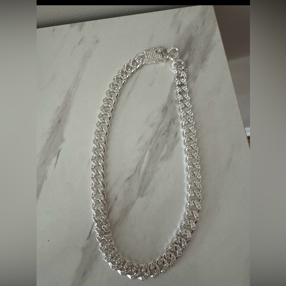 NWOT Elegant Silver Chain Necklace